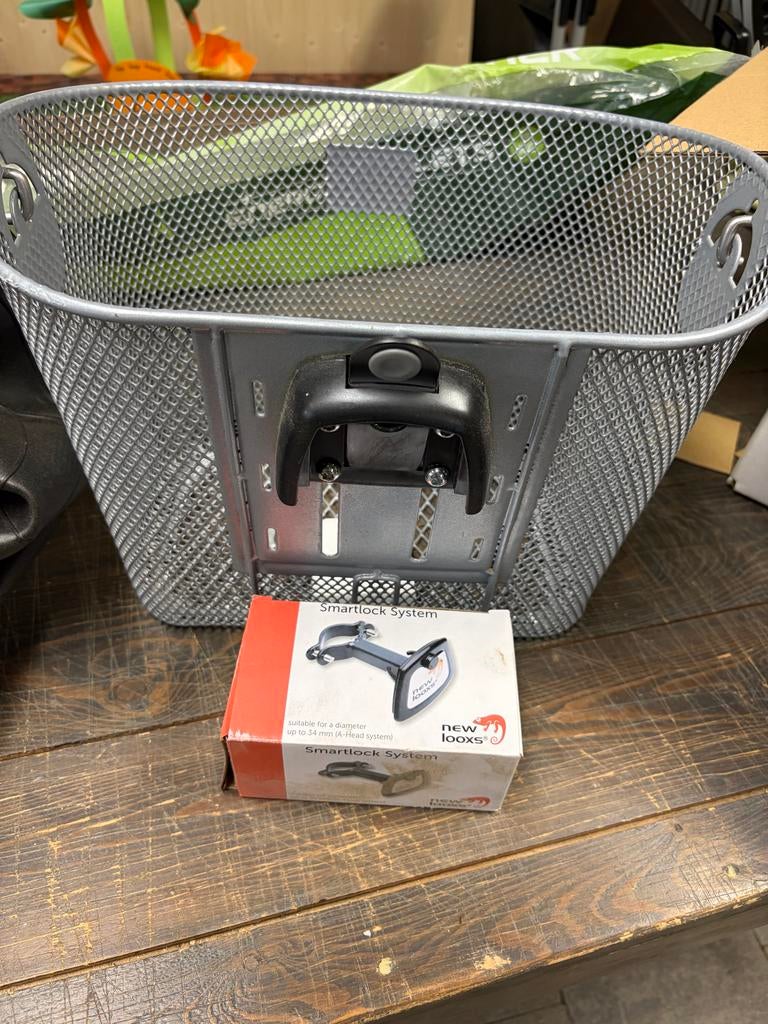 New Looxs Fietsmand met Smartlock Systeem en Hendel, Ophalen, Nieuw, Fietsmand, Stuurbevestiging
