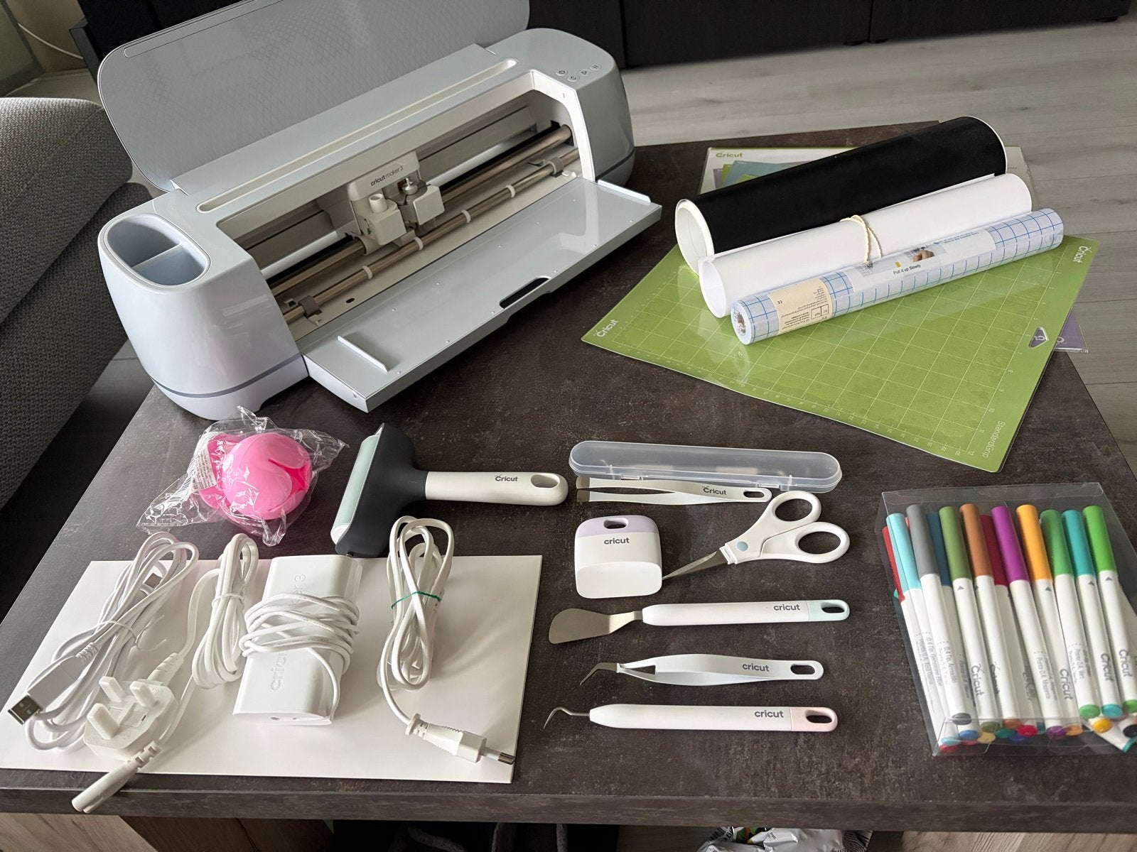 Cricut Maker 3 Snijmachine met Uitgebreide Accessoires, Hobby en Vrije tijd, Zo goed als nieuw, Kunststof, Machine, Cricut