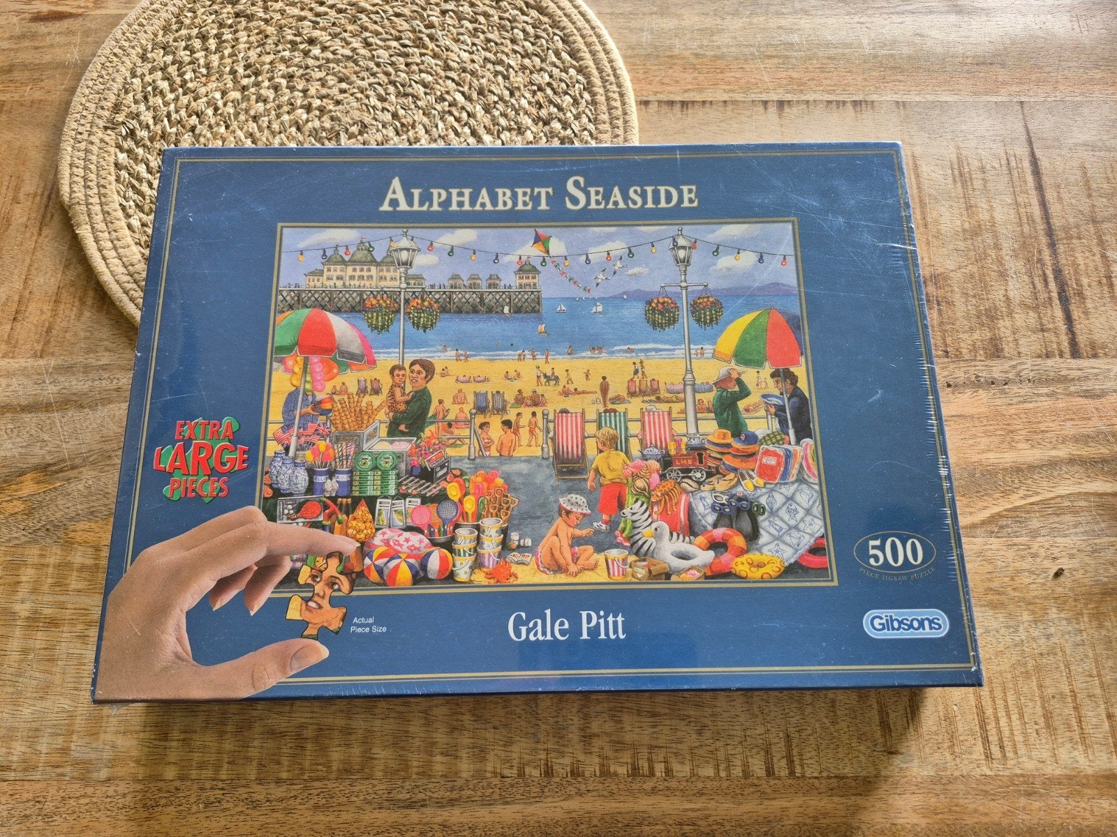 Gibsons Alphabet Seaside – Gale Pitt – 500 XL stukjes – Nw, Ophalen of Verzenden, 500 t/m 1500 stukjes, Nieuw, Legpuzzel