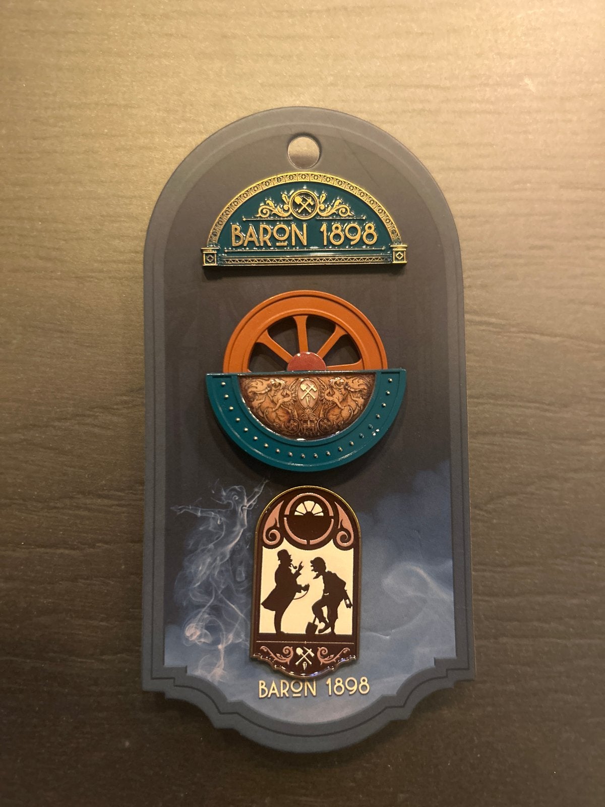 Efteling Baron 1898 Pin Set - Nieuw in verpakking, Verzamelen, Efteling, Ophalen of Verzenden, Nieuw, Button of Speldje