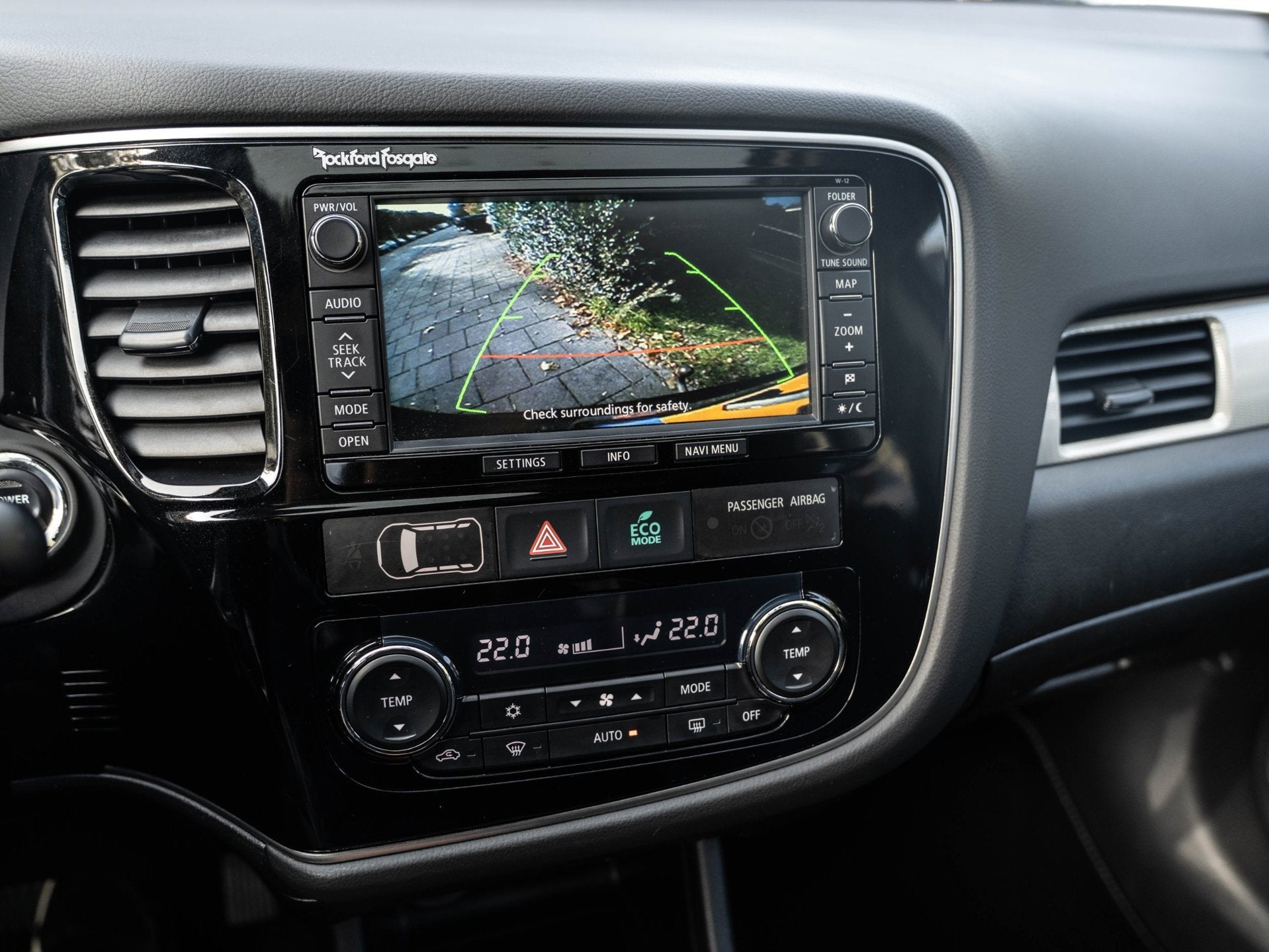 Mitsubishi Outlander 2.0 PHEV Instyle | PANORAMADAK | PARKEE, Auto's, Zwart, 4 cilinders, Zwart, Vierwielaandrijving