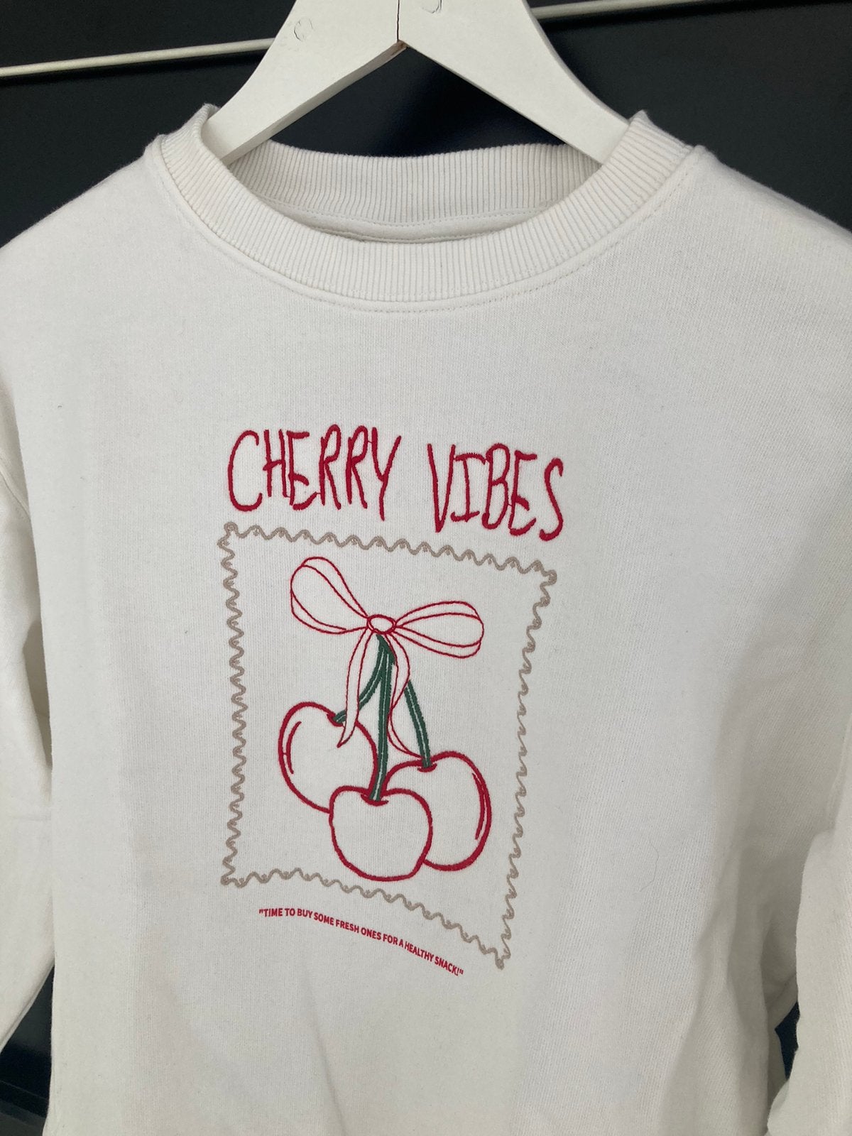 Witte Zara Sweater Trui met kersen maat 158, Kinderen en Baby's, Gebruikt, Meisje, Trui of Vest, Ophalen of Verzenden