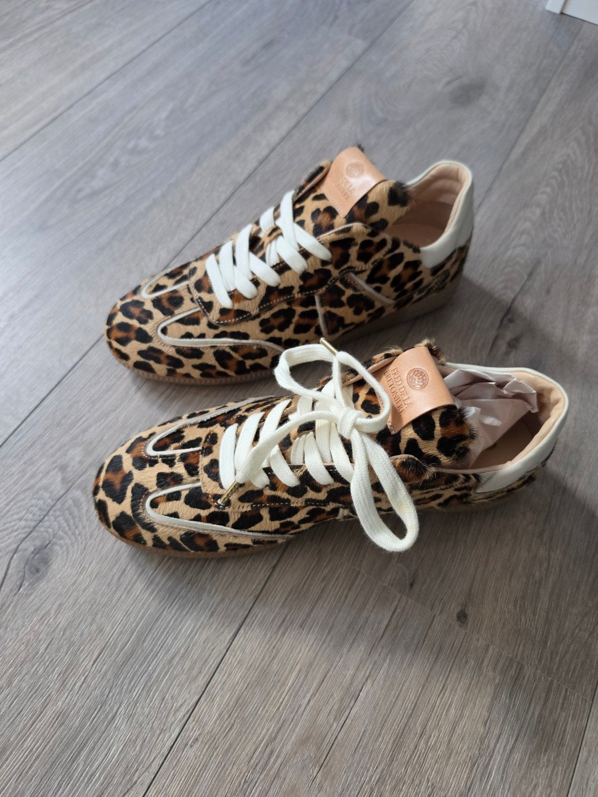 Fred de la Bretoniere sneakers met luipaardprint - Maat 40, Kleding | Dames, Fred de la Bretoniere, Overige kleuren, Nieuw, Ophalen of Verzenden