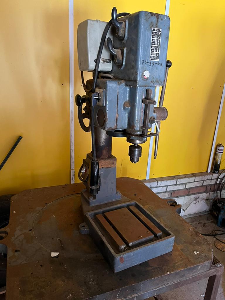 Oude kolomboormachine, Doe-het-zelf en Verbouw, Gereedschap | Boormachines, Ophalen, Gebruikt, Kolomboormachine