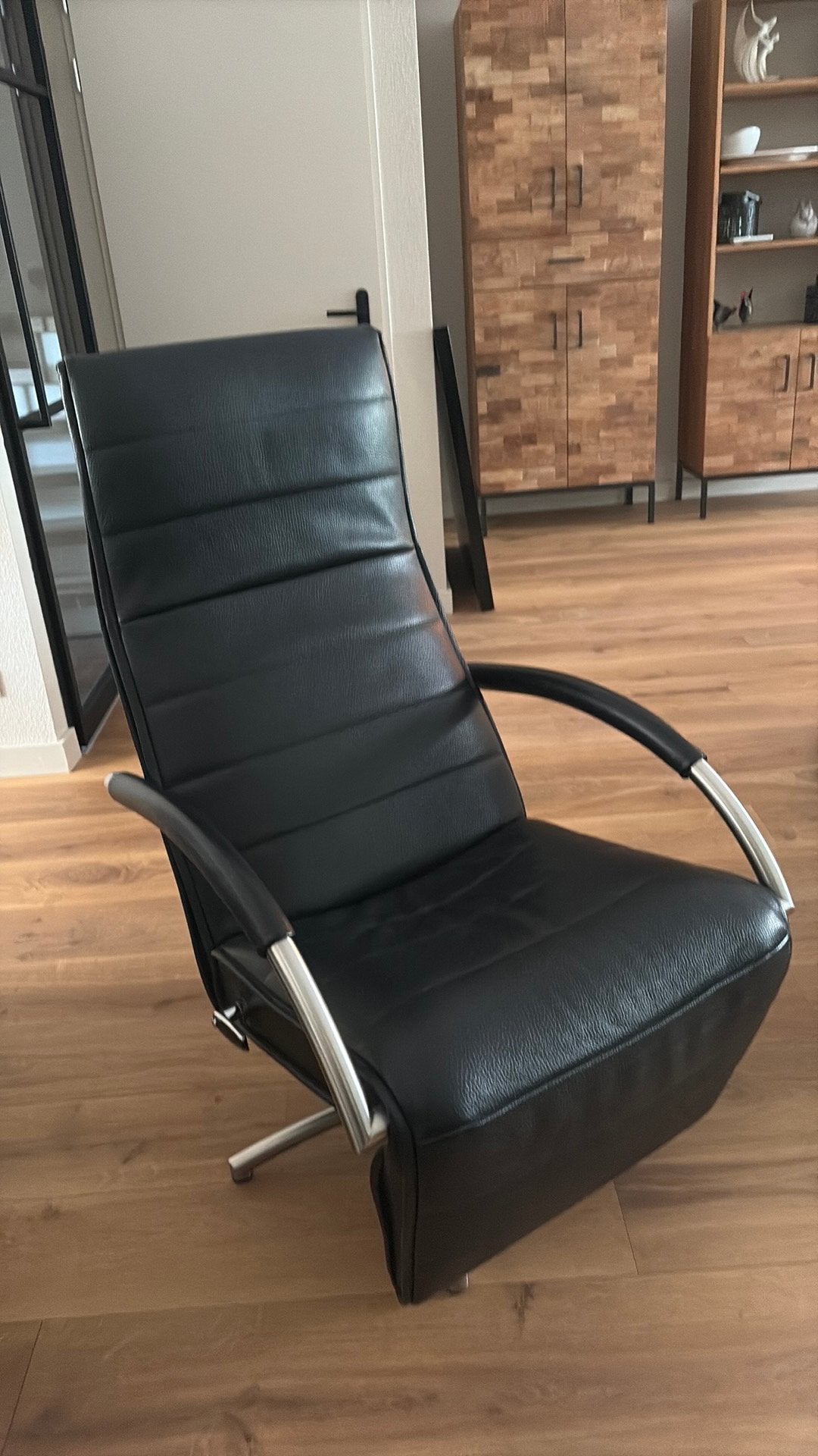 Jori mensana relaxfauteuil zwart, Ophalen, Leer, Zo goed als nieuw, Modern