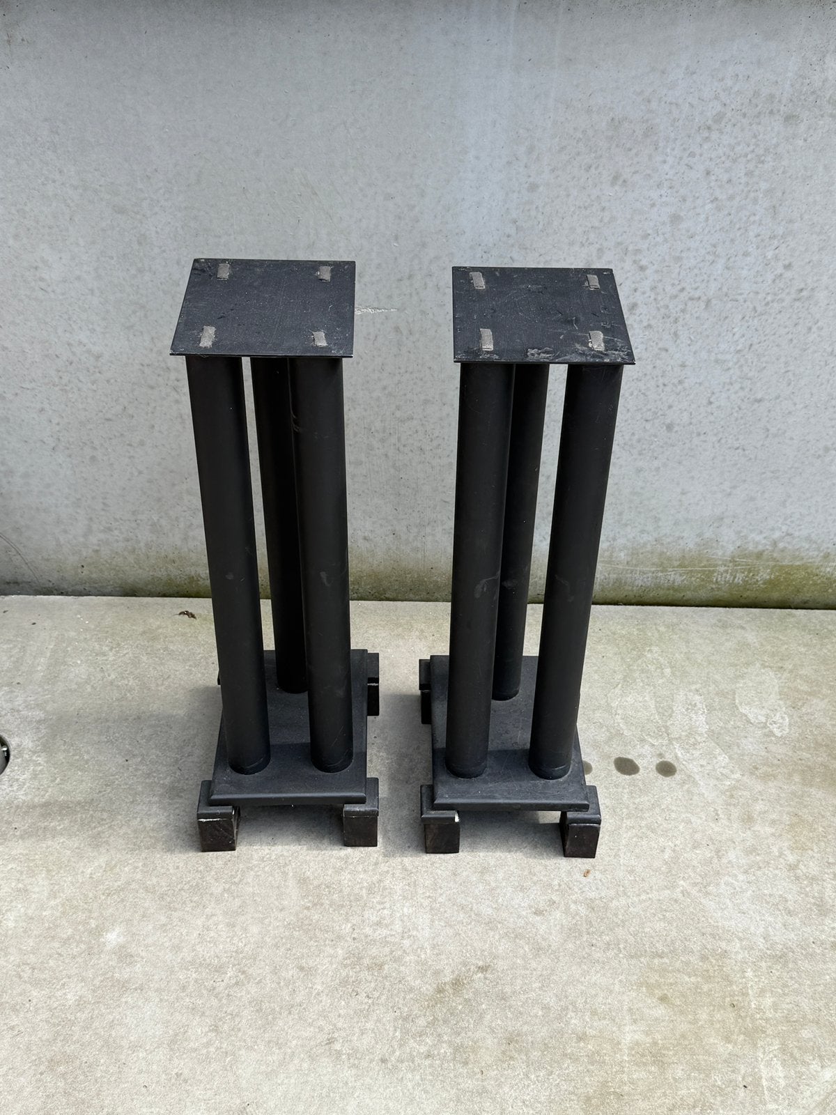 Speaker stands, Spk, Spk, 120 watt of meer, Front, Rear of Stereo speakers