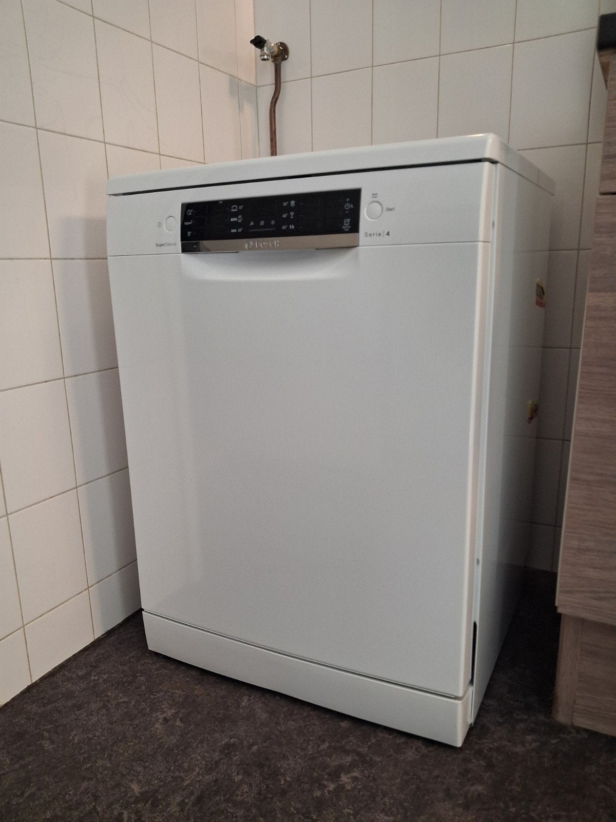 Bosch Super Silence Serie 4 Vaatwasser - 4 jaar oud, Witgoed en Apparatuur, Vaatwasmachines, Ophalen, Gebruikt, Minder dan 85 cm