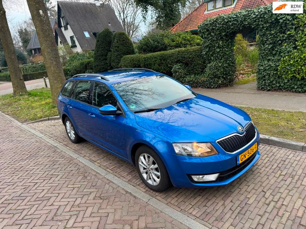 Skoda Octavia Combi 1.6 TDI Automaat Greentech Businessline|, Auto's, Skoda, Gebruikt, Euro 6, 4 cilinders, Blauw