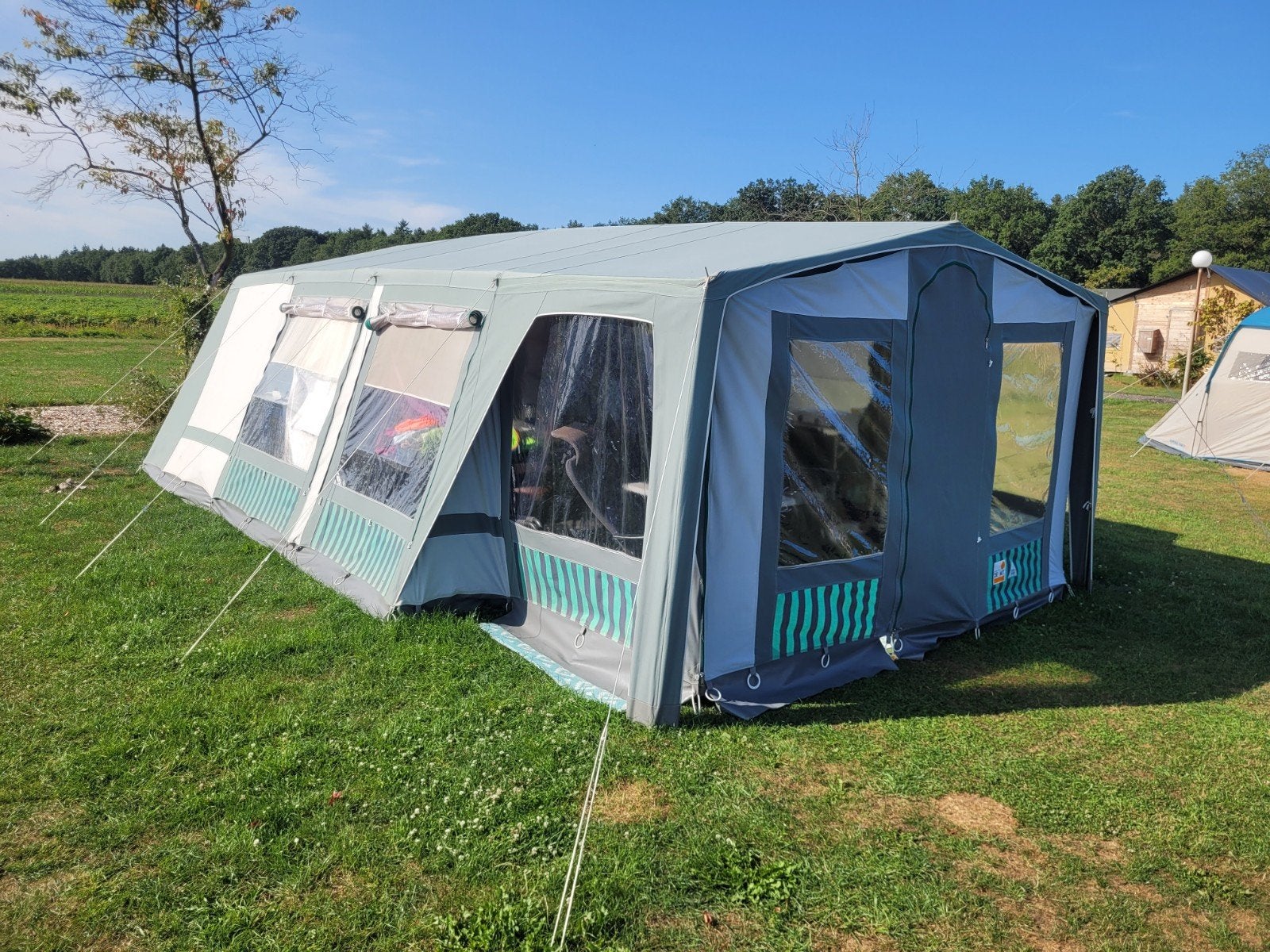 Bungalow tent 6 persoons mét inboedel (De Witt Europa 520S), Caravans en Kamperen, Ophalen, Gebruikt, Tot en met 6