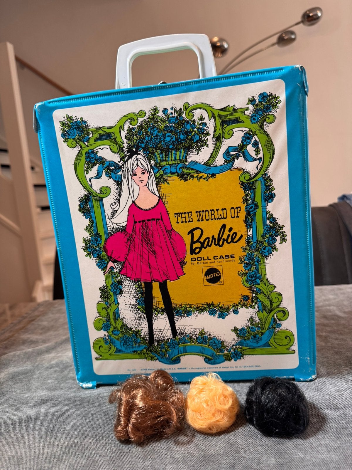 Vintage Barbie Mattel jaren 60 koffer + 3 originele pruikjes, Verzamelen, Ophalen of Verzenden, Gebruikt, Accessoires