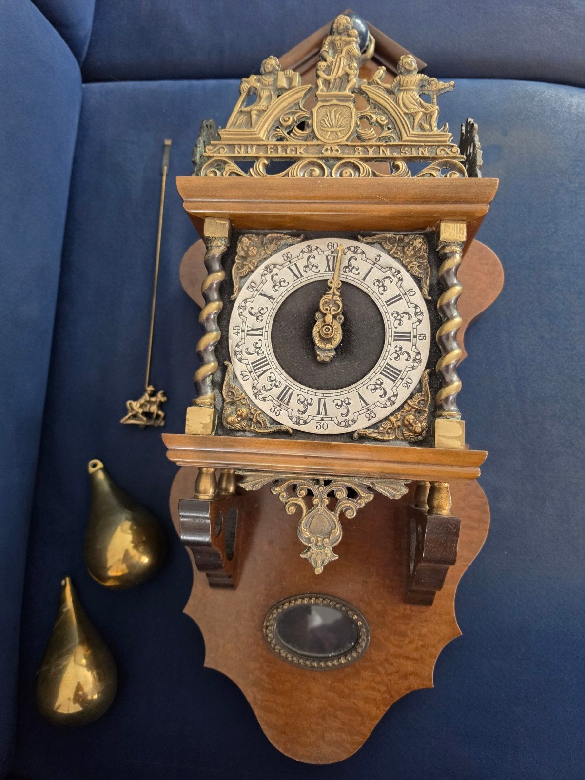 Zaanse Klok - Wandklok met Gewichten, Ophalen