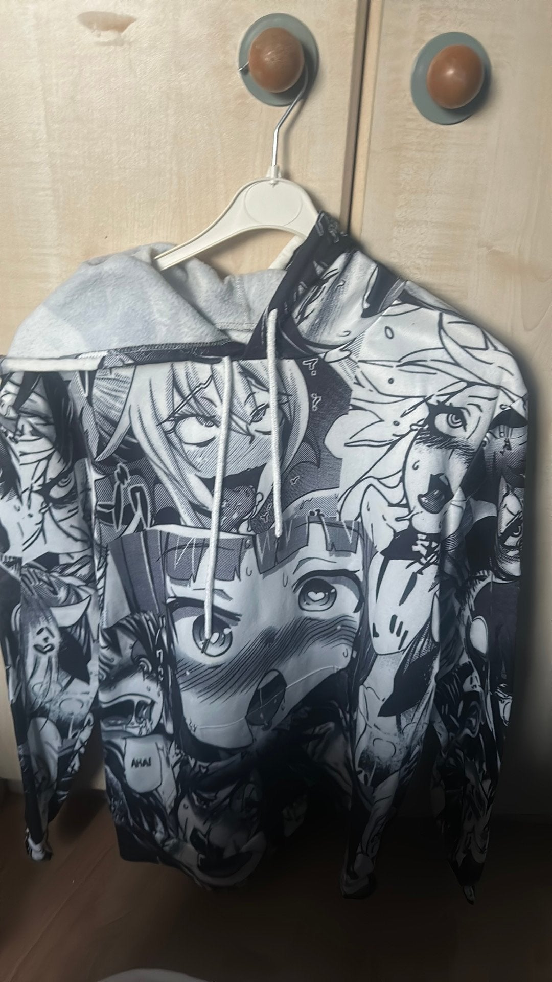 Mooie anime trui, Ophalen, Nieuw, Maat 38/40 (M), Grijs