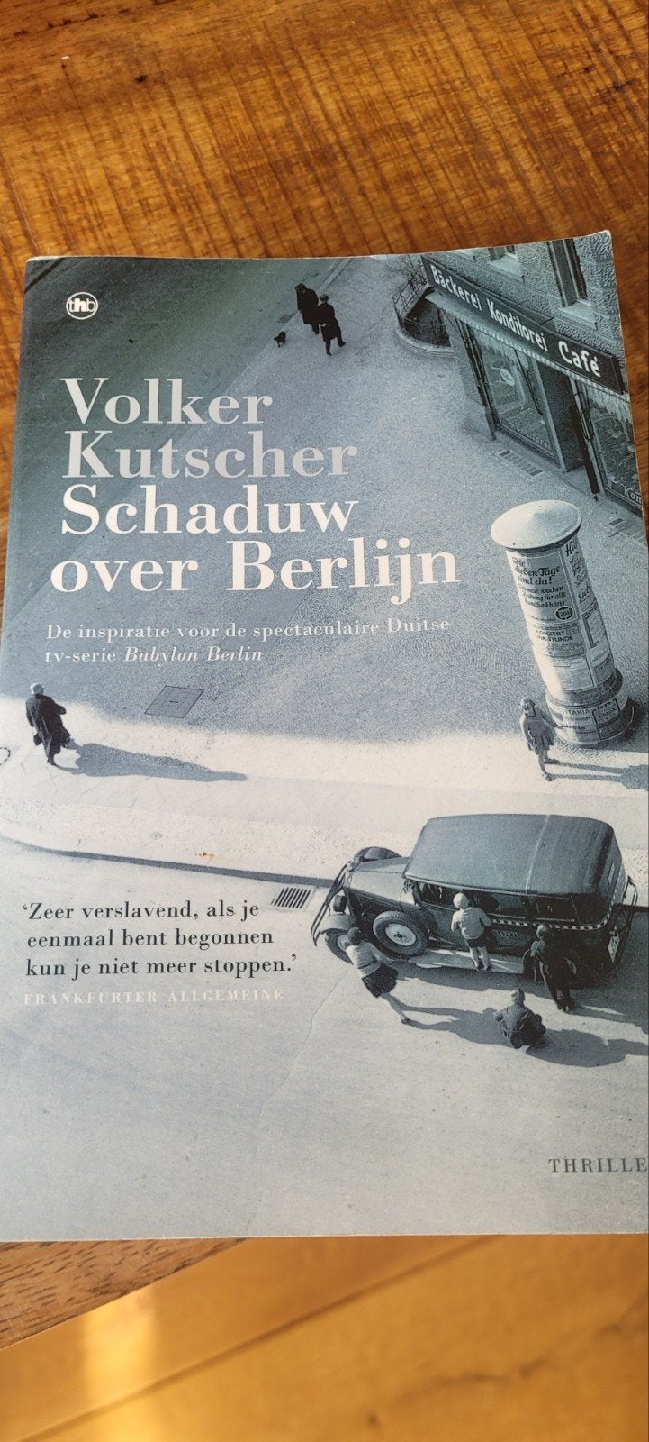 Volker Kutscher - Schaduw over Berlijn (Babylon Berlin), Boeken, Ophalen of Verzenden, Gelezen, Volker Kutscher, Europa overig