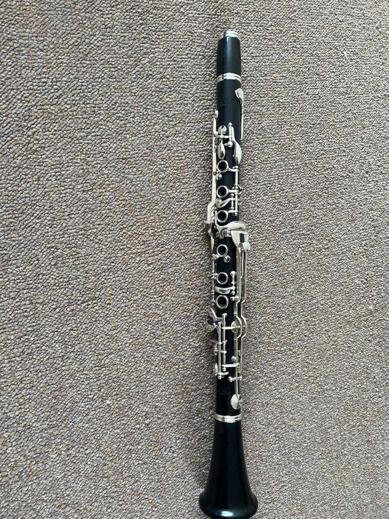 F.arthur Uebel Bb klarinet, Muziek en Instrumenten, Bes-klarinet, Gebruikt, Ophalen of Verzenden, Met koffer