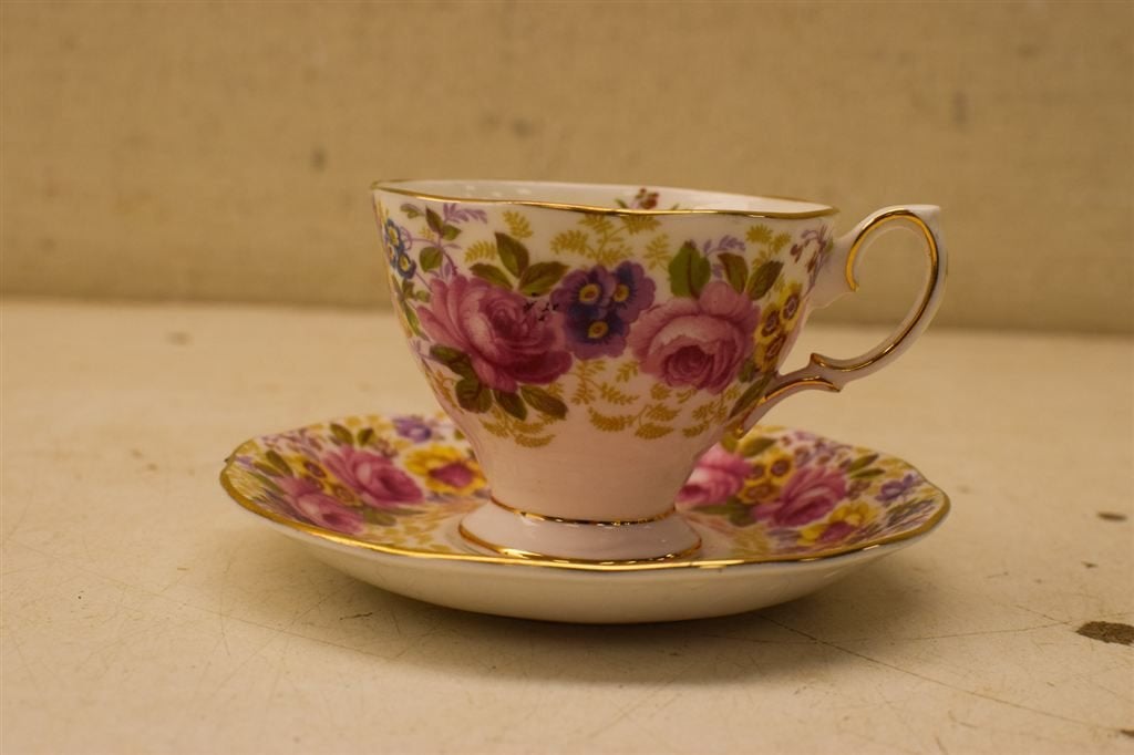 Royal Albert porseleinen kop en schotel 45275