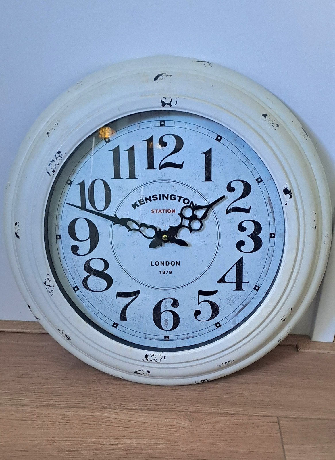 Klok met verweerde afwerking, Ophalen, Wandklok, Wit, Analoog