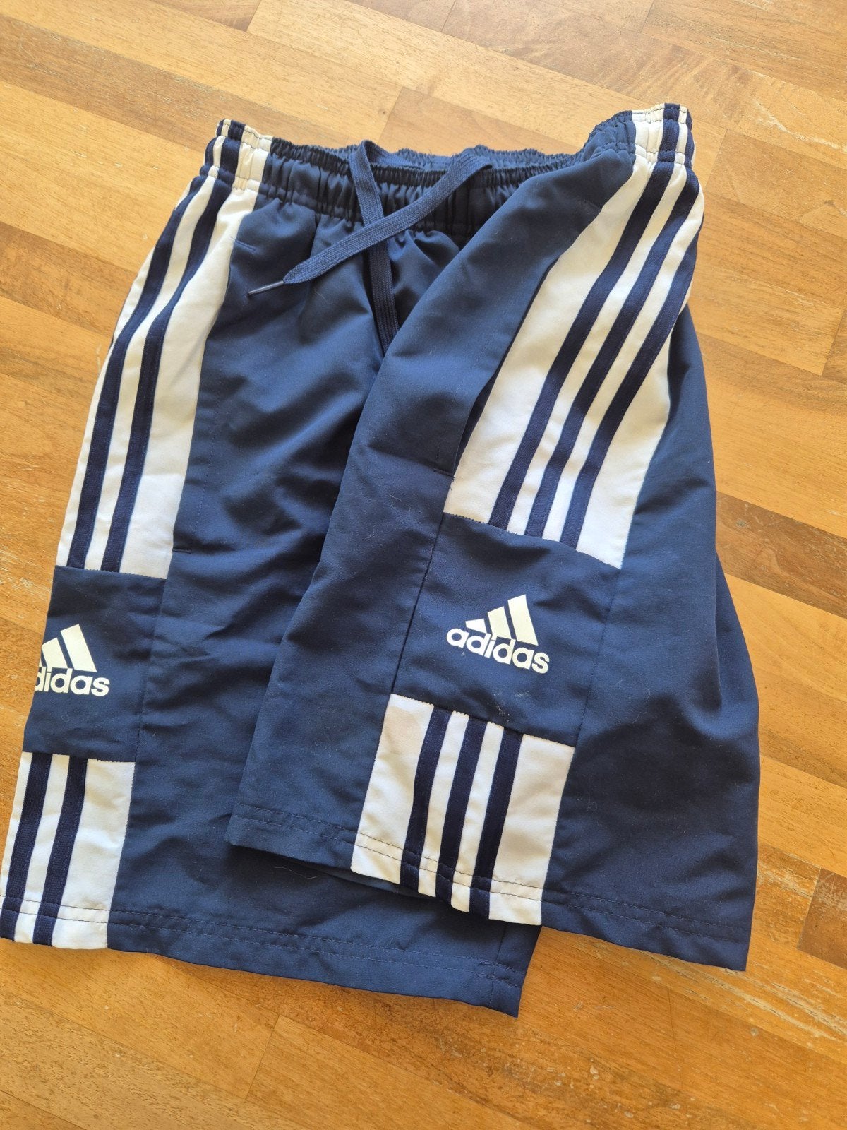 Adidas Aeroready sportbroekje -Donkerblauw met witte strepen, Blauw, Ophalen of Verzenden, Zo goed als nieuw, Adidas