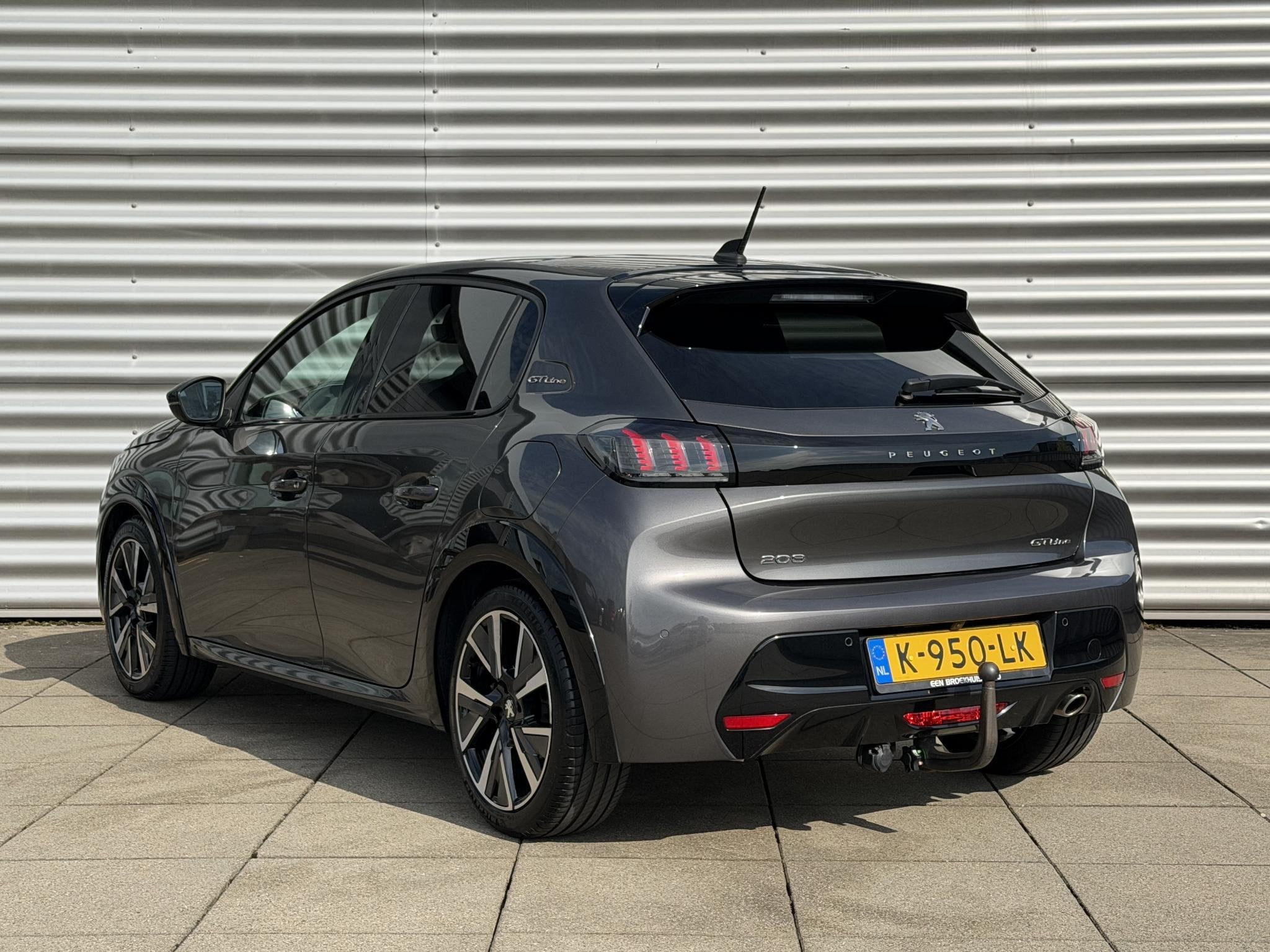 Peugeot 208 1.2 PureTech GT-Line | Adaptive cruise control |, Voorwielaandrijving, Gebruikt, Euro 6, Leder en Stof