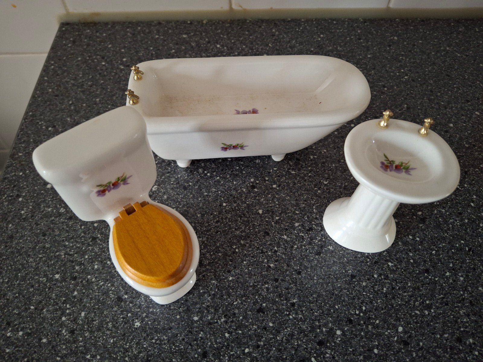 Miniatuur badkamerset van porselein - als nieuw, Ophalen of Verzenden