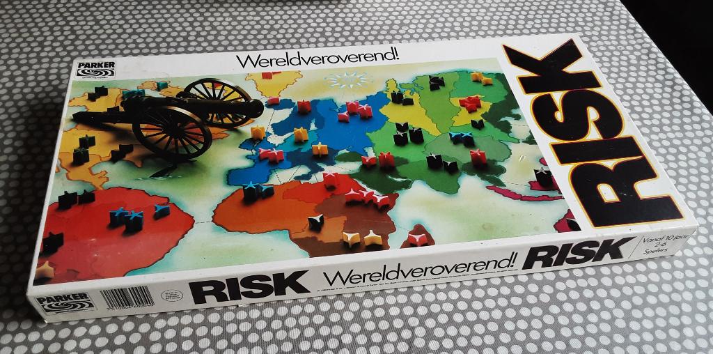 RISK witte doos, Vijf spelers of meer, Ophalen of Verzenden, Gebruikt