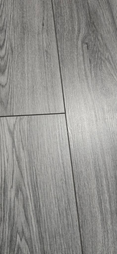 Stijlvolle grijze laminaatvloer, Doe-het-zelf en Verbouw, Vloerdelen en Plavuizen, Ophalen, Gebruikt, 50 tot 150 cm, 5 tot 10 m²
