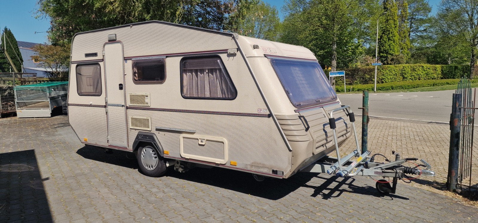 Kip Deluxe 42T uit 1989: Compacte en complete caravan, Vast bed, Schokbreker, Rondzit, Kip