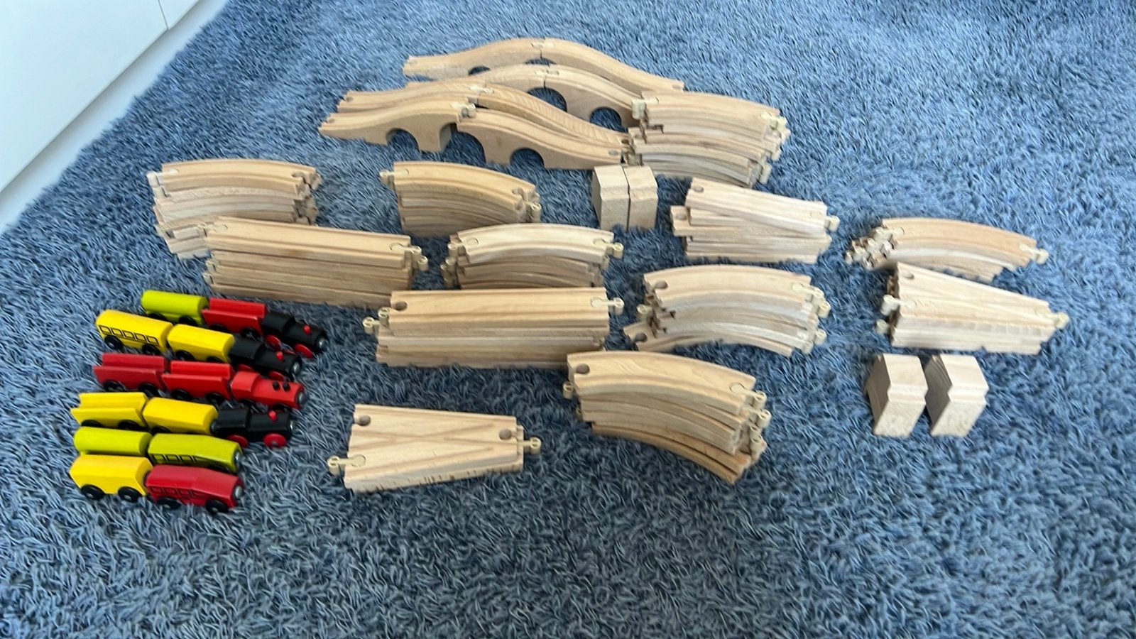Houten treinrails met treintjes met magnetrn, Kinderen en Baby's, Speelgoed | Houten speelgoed, Ophalen, Gebruikt