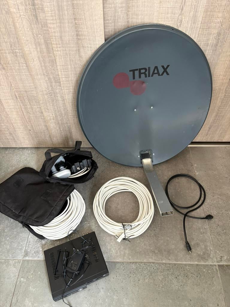 Triax schotelantenne 60 cm doorsnede compleet met mast, Ophalen, Zo goed als nieuw, Overige merken
