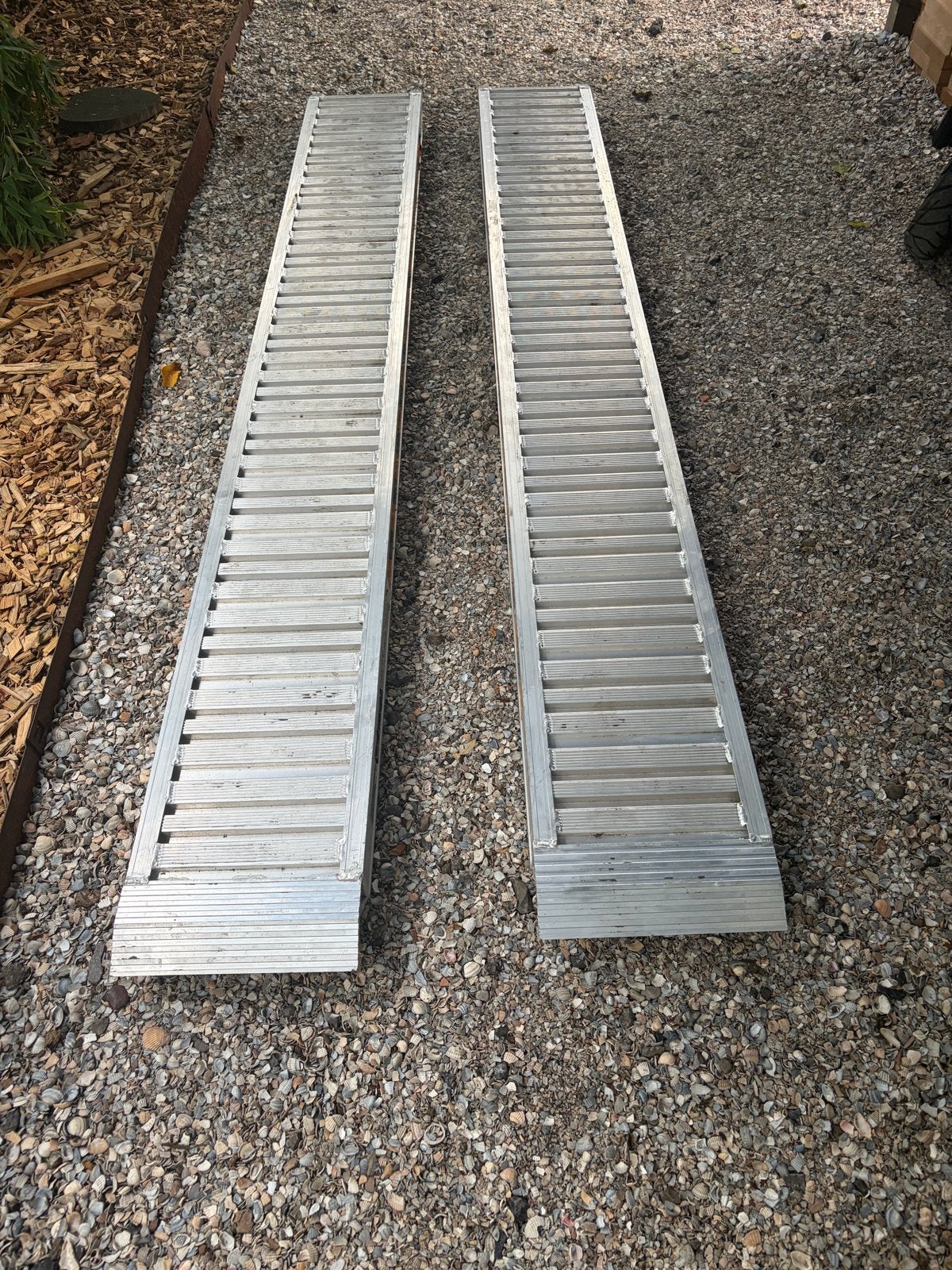 Aluminium oprijplaten 230/240 cm - Zo goed als nieuw, Ophalen
