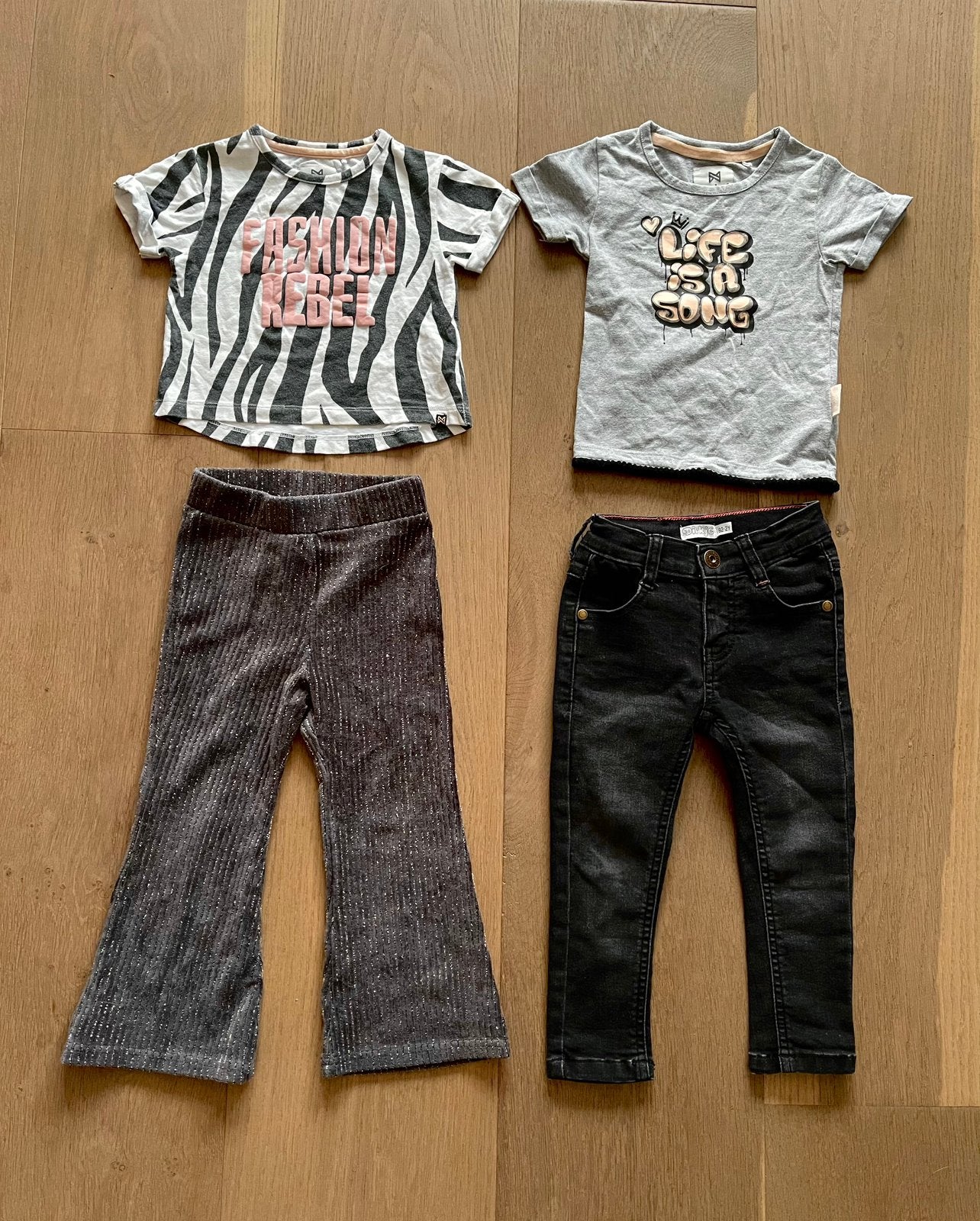 Leuke setjes meisje 92 🌸 Flared/skinny jeans Koko Noko, Ophalen, Zo goed als nieuw, Meisje, Setje