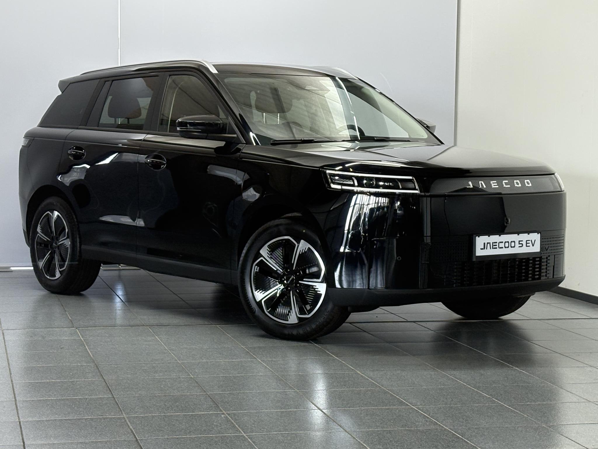 Jaecoo 5 EV Exclusive 61 kWh, 12 maanden, 402 km, 1250 kg, Zwart