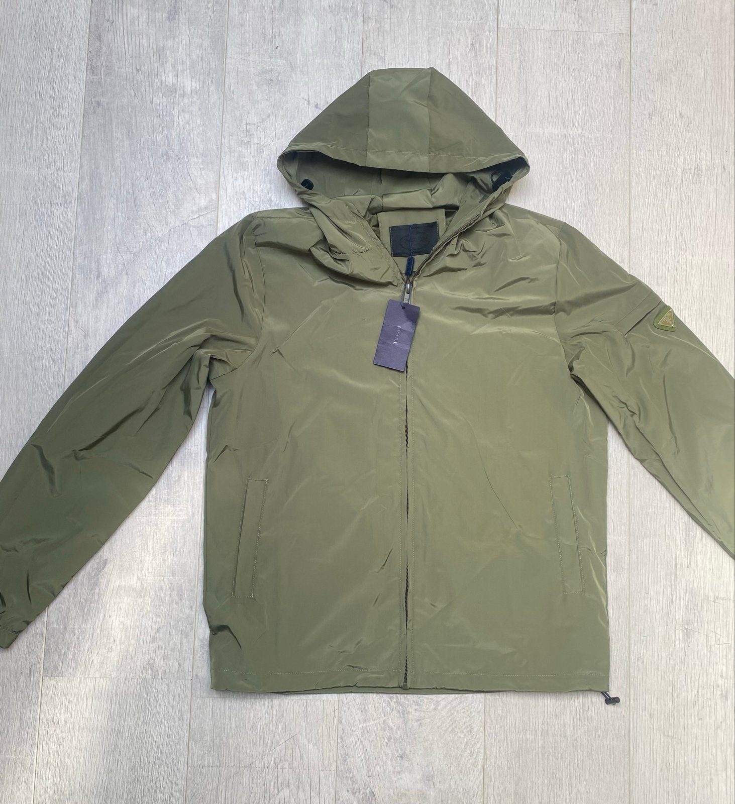 Nieuwe Prada windbreaker - Groen - Maat L (valt als maat M), Ophalen of Verzenden, Nieuw, Maat 48/50 (M), Groen
