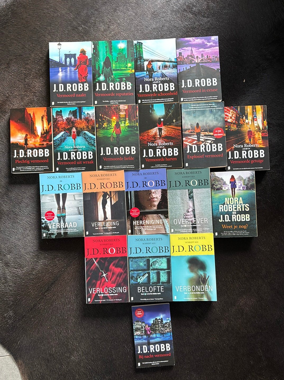 J.D. Robb - Eve Dallas - In Death thriller reeks (19 boeken), Boeken, Ophalen of Verzenden, Zo goed als nieuw