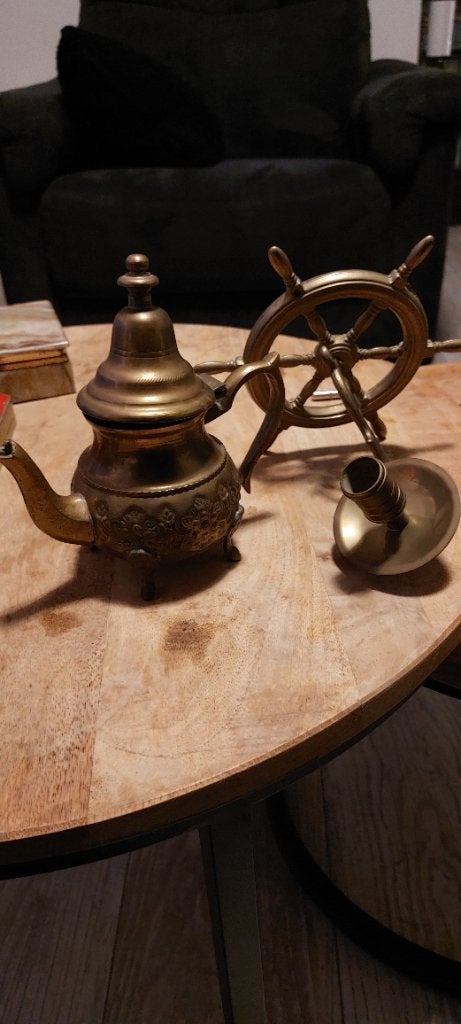 Mooi kannetje en kaarsstandaard, Ophalen of Verzenden, Koper