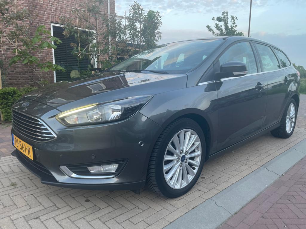 Ford Focus stationwagon 1.5 benzine Titanium dealeronderhoud, Auto's, Stof, 1498 cc, Navigatiesysteem, 4 cilinders