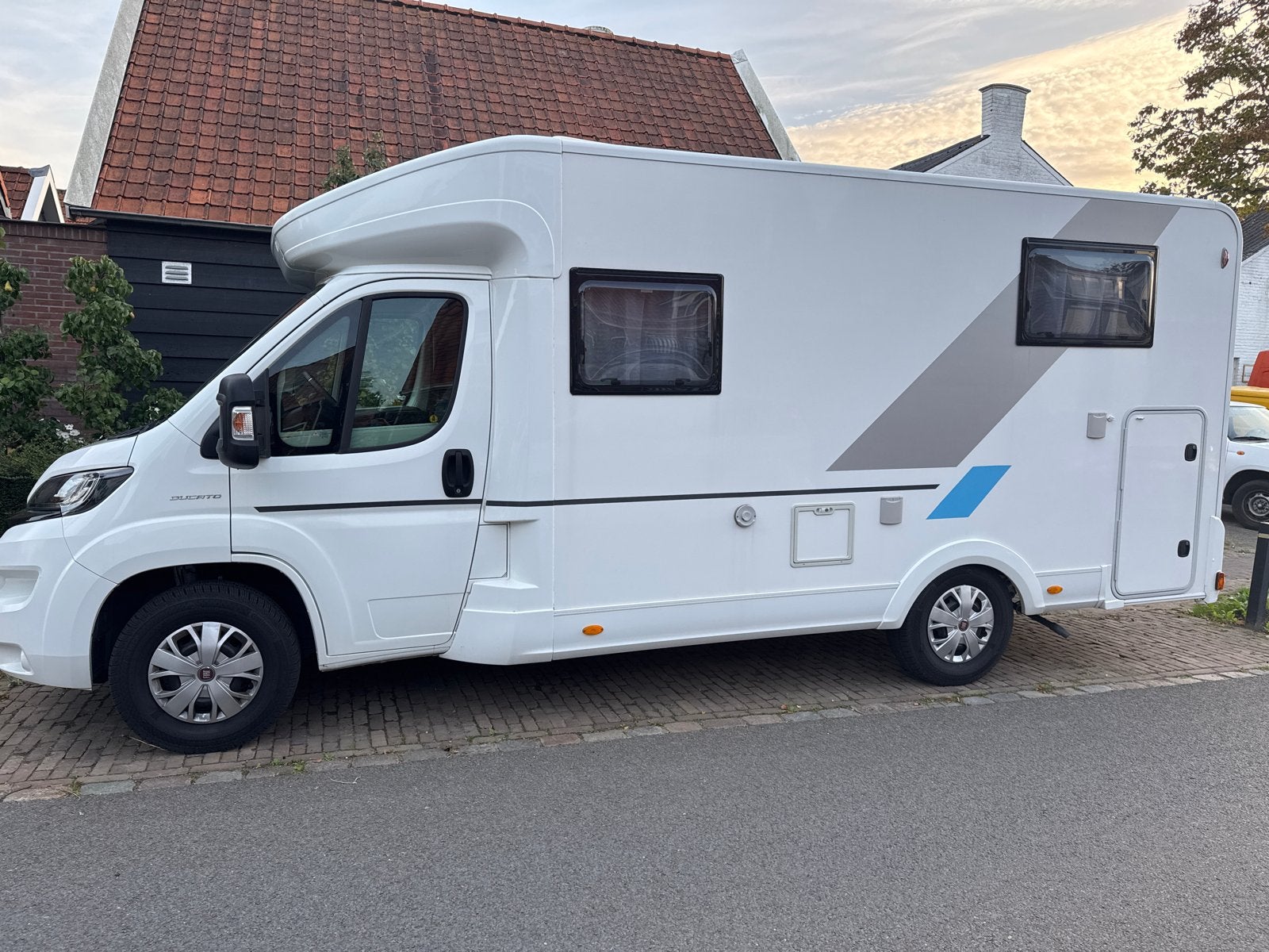 Foto 5 van Sun Living Camperbus - Compact en Compleet