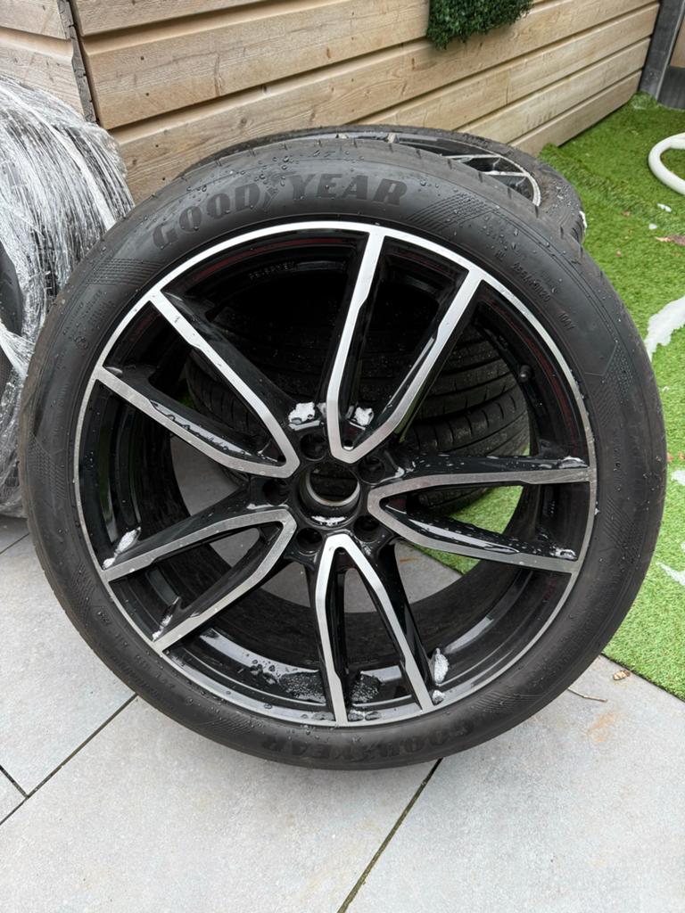 Band met velg 255/40 R20 voor Skoda Kodiaq, Ophalen, Gebruikt, 255 mm, Banden en Velgen
