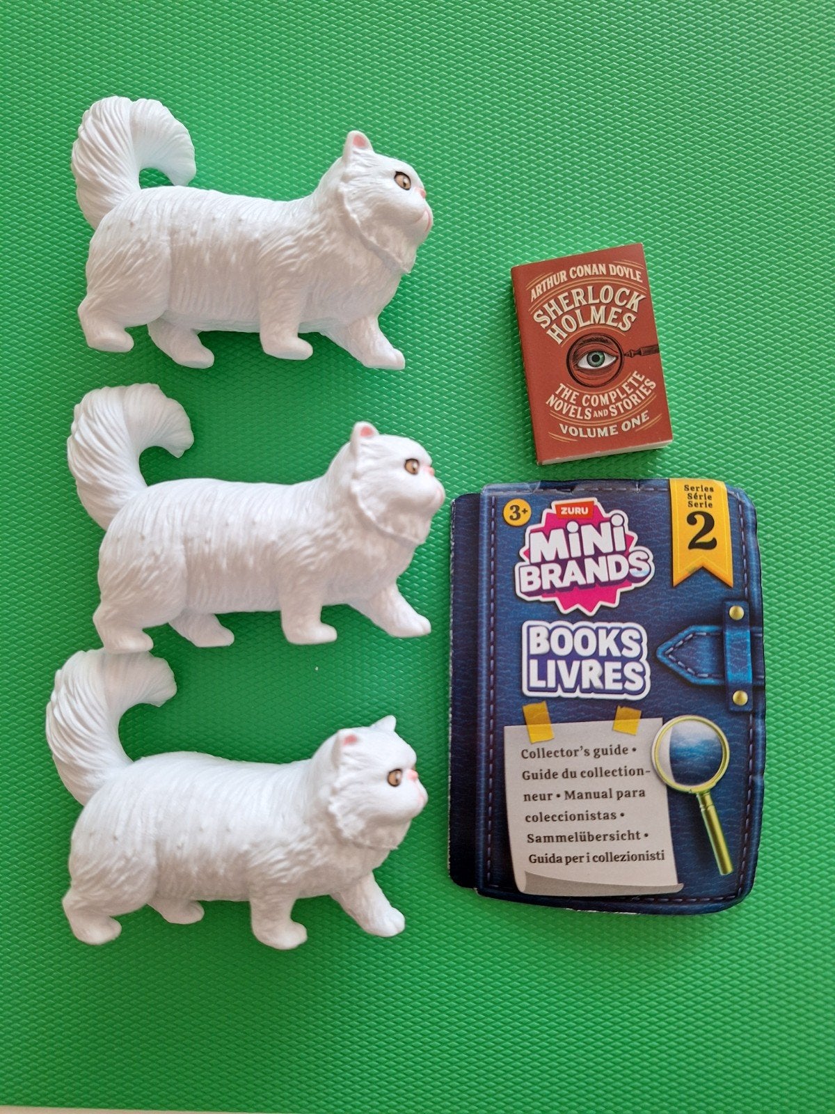 Mini brands books, Ophalen of Verzenden, Zo goed als nieuw