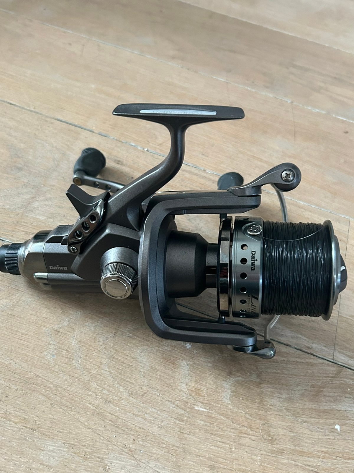 Te koop 2x nieuw daiwa tournament linear x 5500 br, Ophalen, Nieuw, Molen