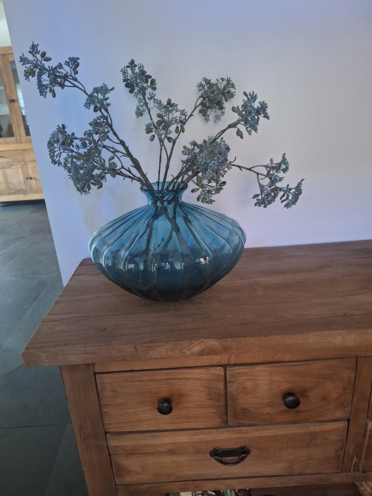 Riverdale vaas met kunstbloem, Ophalen, Blauw, 20 cm, Glas