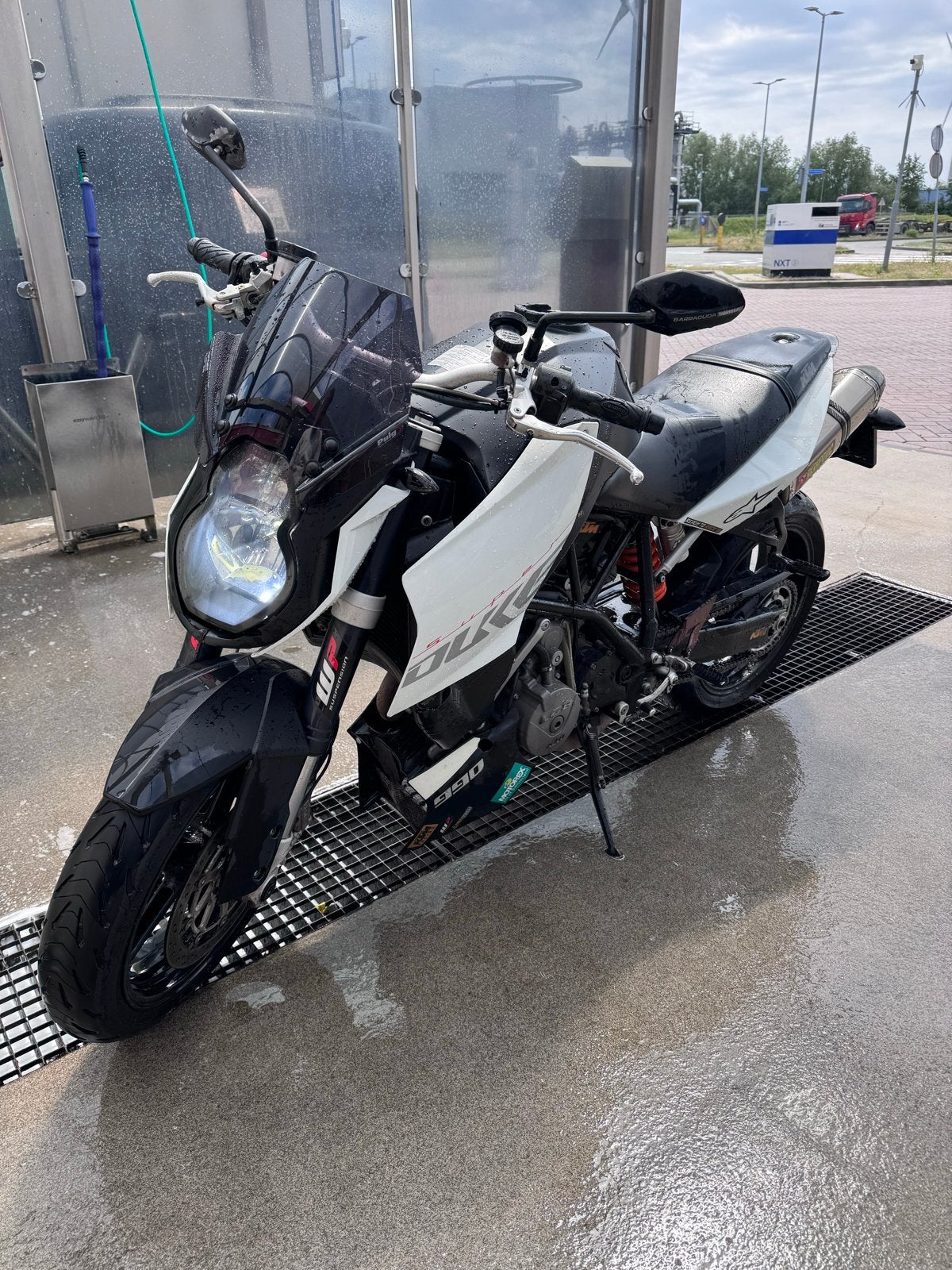 KTM 990 Duke Naked bike met Akrapovic uitlaat, Sportuitlaat, Gebruikt, Particulier, Handgeschakeld