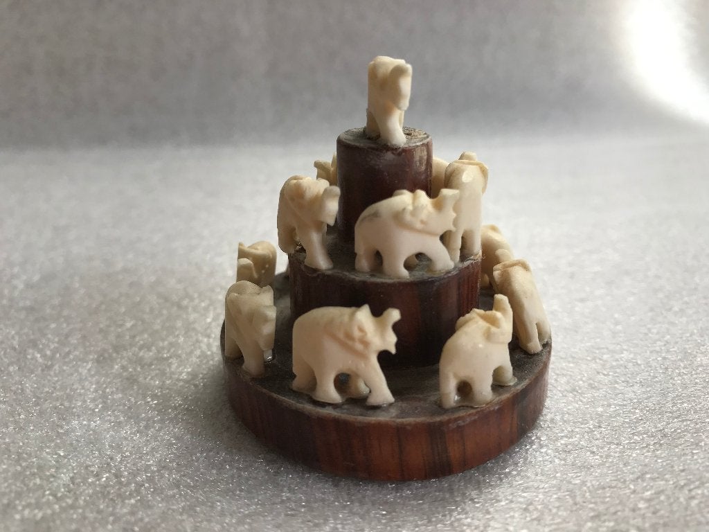 14 kleine olifantjes olifant piramide 5,5, cm been ?, Verzamelen, Beelden en Beeldjes, Ophalen of Verzenden, Gebruikt, Dier