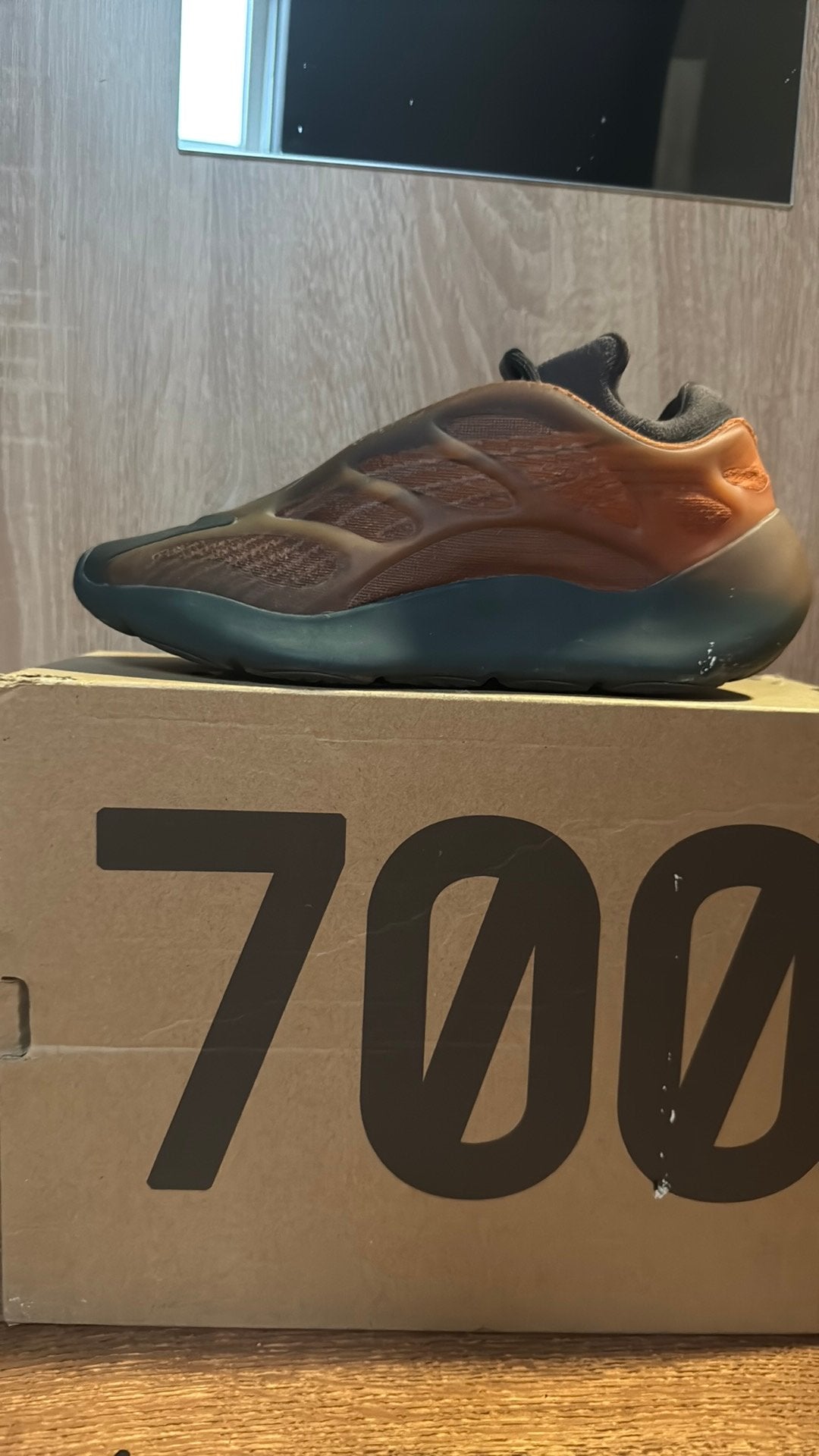 Yeezy 700, Ophalen, Bruin, Sneakers of Gympen, Zo goed als nieuw