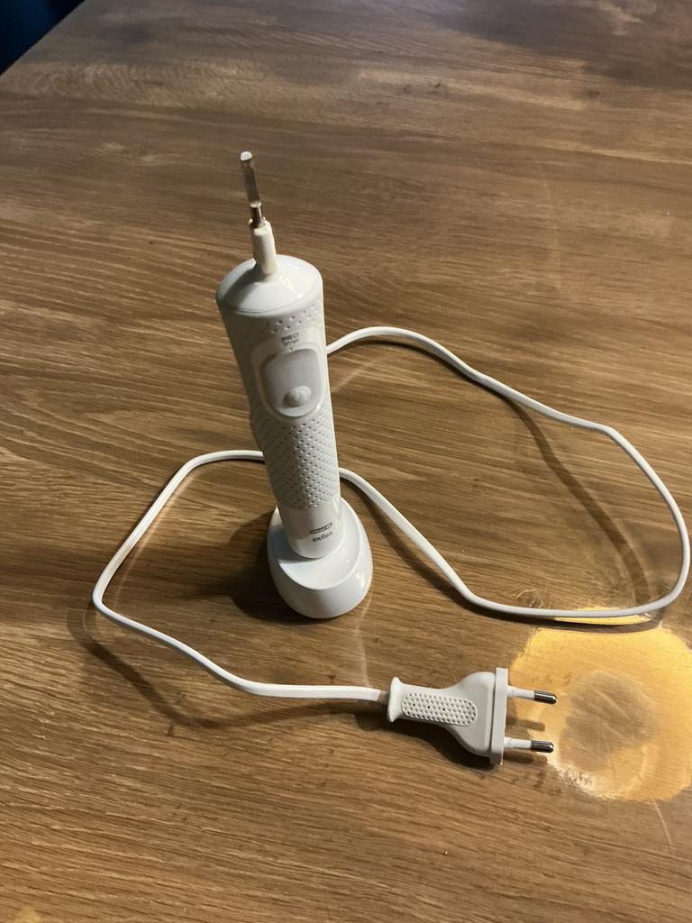 Braun elektrische tandenborstel, Ophalen of Verzenden, Zo goed als nieuw, Tandenborstel