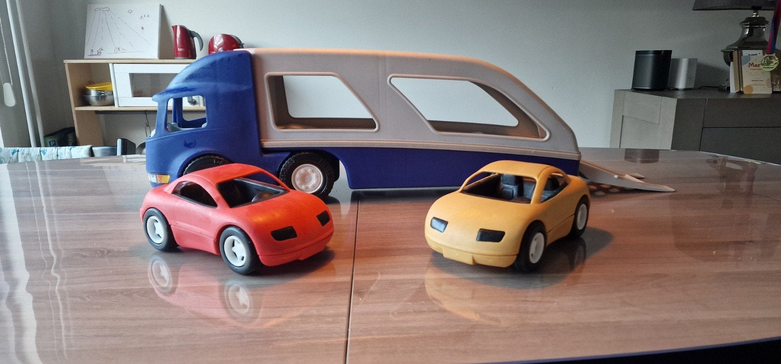 Little Tikes Vrachtwagen Autotransporter met 2 Auto's, Ophalen, Zo goed als nieuw