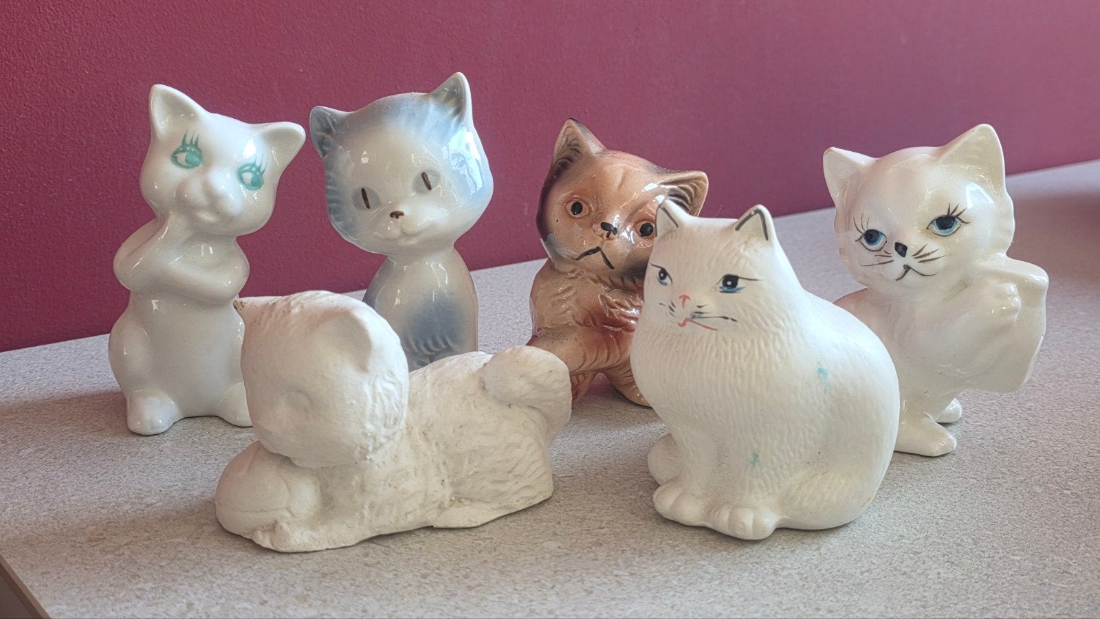 6 vintage poezenbeeldjes, Ophalen of Verzenden, Gebruikt, Hond of Kat, Beeldje of Figuurtje