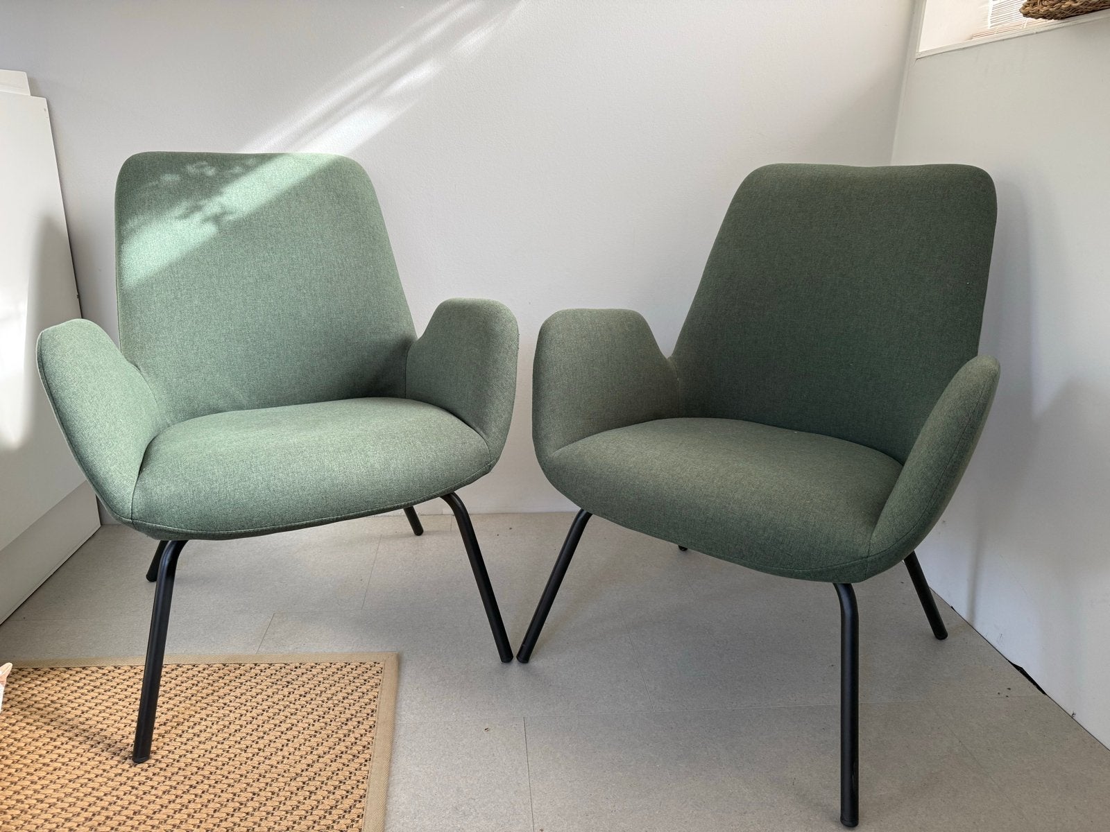 Twee donkergroene stoffen fauteuils van Kwantum, Huis en Inrichting, Ophalen, 75 tot 100 cm, Zo goed als nieuw, Stof