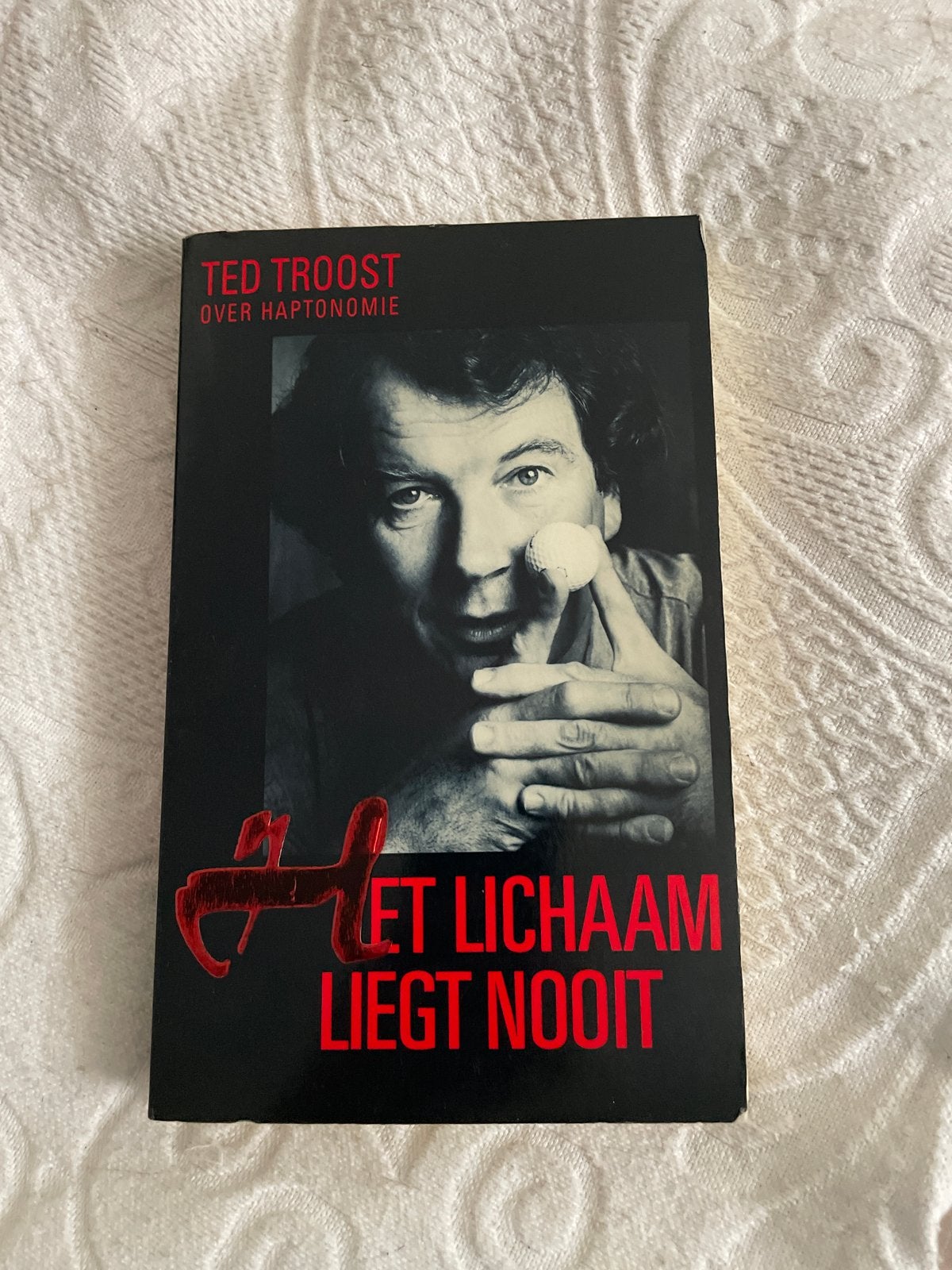 Ted Troost - Het Lichaam Liegt Nooit (Over Haptonomie), Ophalen of Verzenden, Gelezen, Nederland