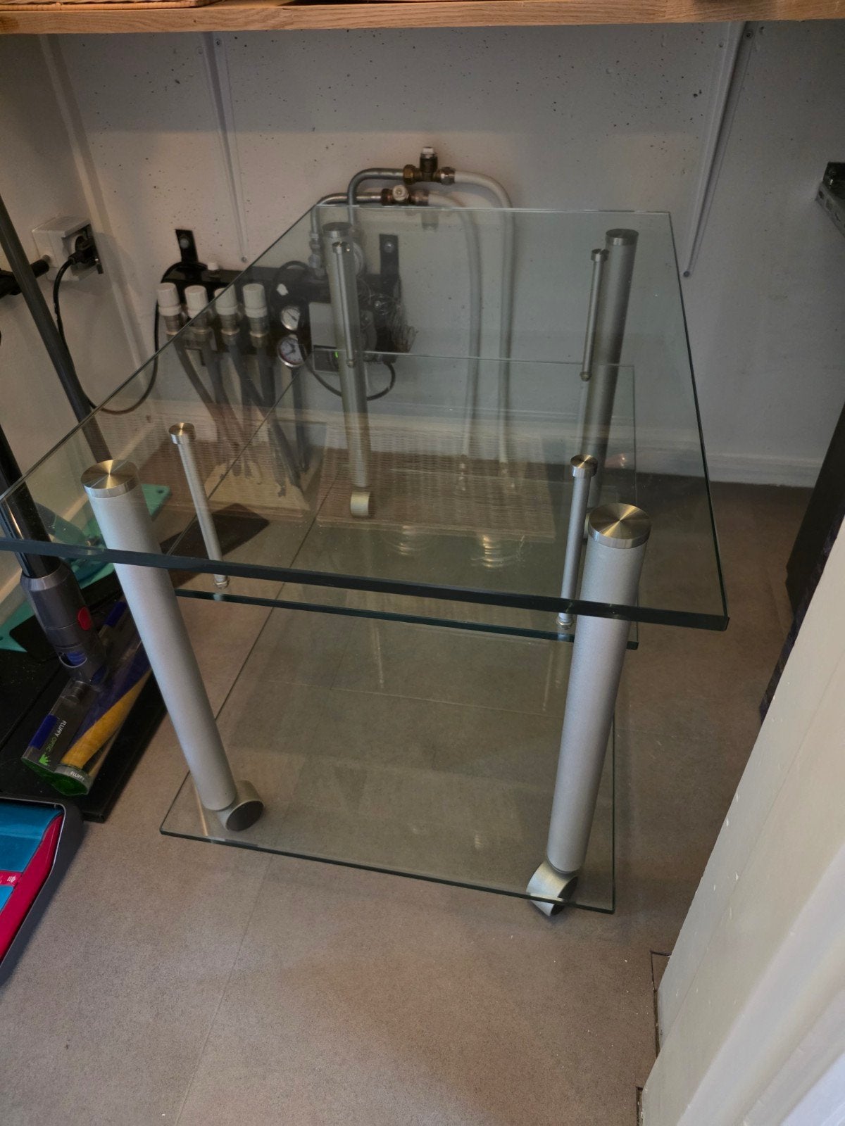 Glazen salon tafel met metalen frame en 3 etages, Huis en Inrichting, Ophalen, Gebruikt, 50 tot 100 cm, 50 tot 100 cm