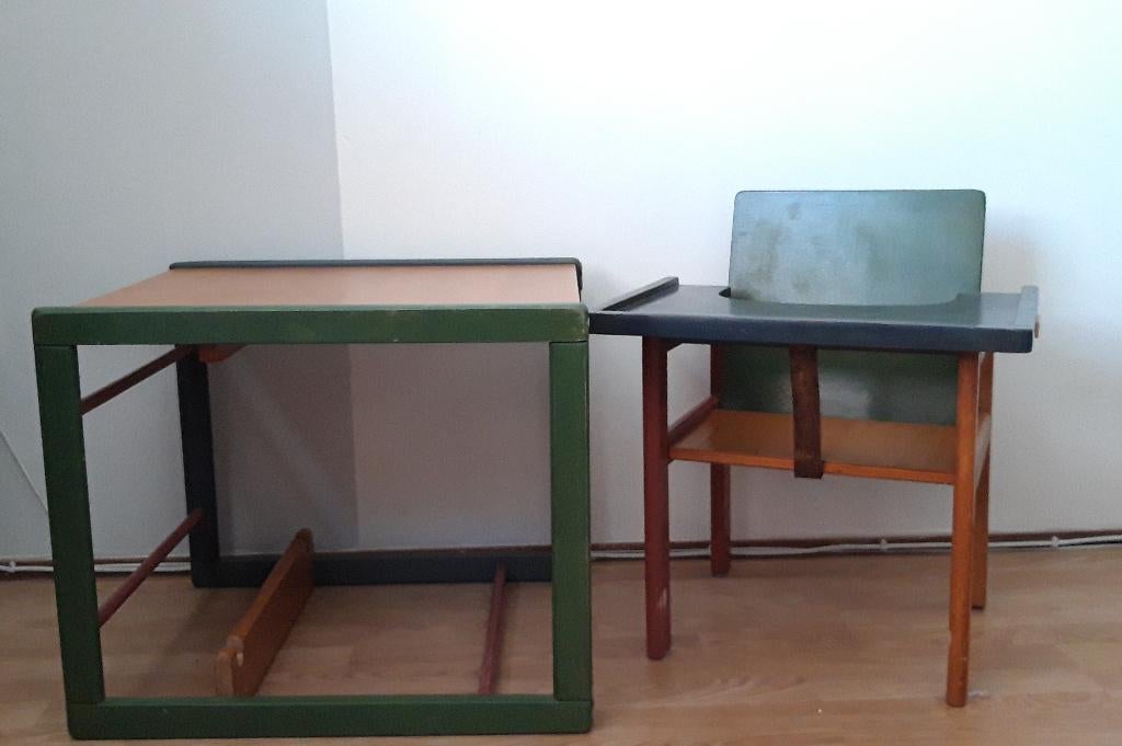 Vintage houten kinderstoel en bureauset € 15,00, Kinderen en Baby's, Ophalen, Gebruikt, Overige typen, Afneembaar eetblad